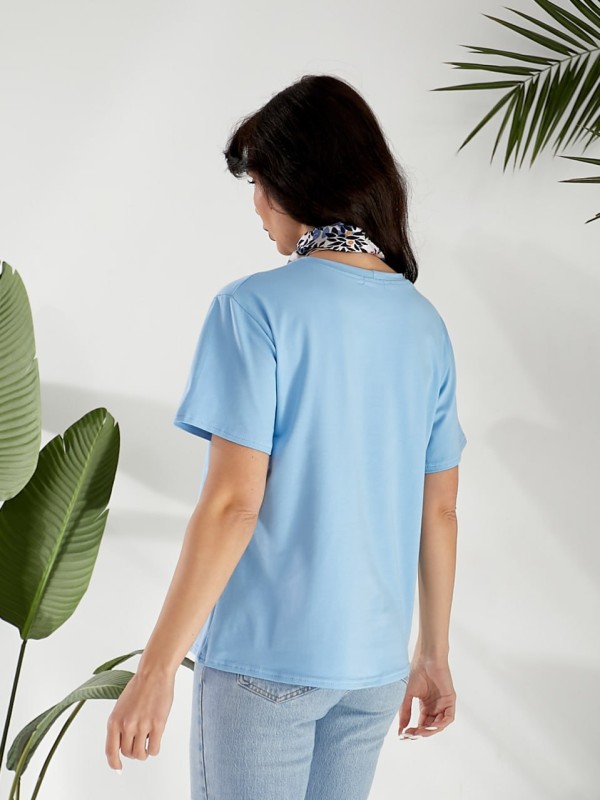 Базова жіноча футболка з малюнком блакитного кольору 32522