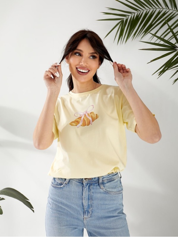 Базова жіноча футболка з малюнком жовтого кольору 32523