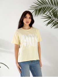 Базова жіноча футболка з написом жовтого кольору 32531