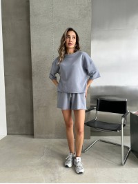 Повсякденний жіночий костюм із шортами сірого кольору 32534