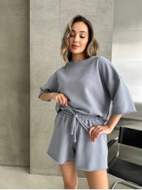 Повсякденний жіночий костюм із шортами сірого кольору 32534
