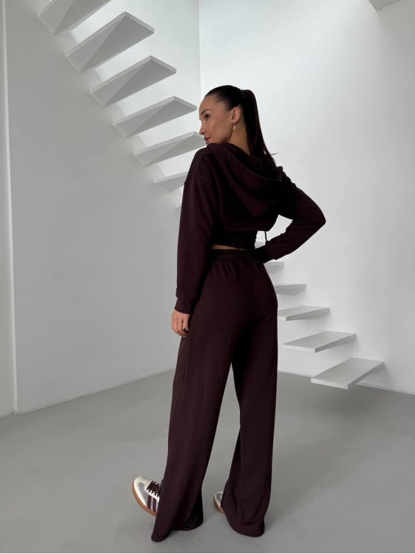 Жіночий легкий спортивний костюм на змійці коричневого кольору 32542