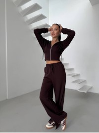 Жіночий легкий спортивний костюм на змійці коричневого кольору 32542