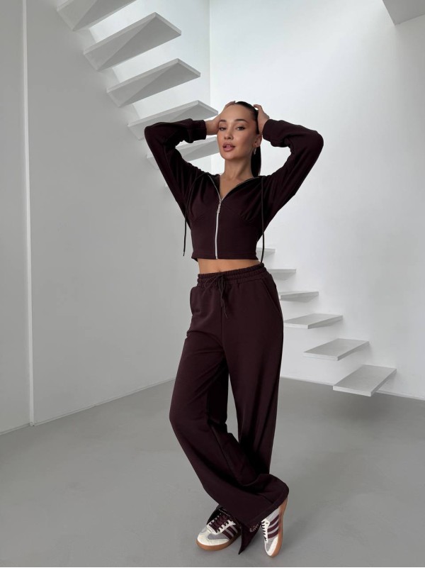 Жіночий легкий спортивний костюм на змійці коричневого кольору 32542