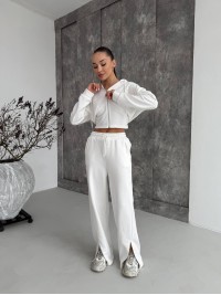 Жіночий легкий спортивний костюм на змійці молочного кольору 32543