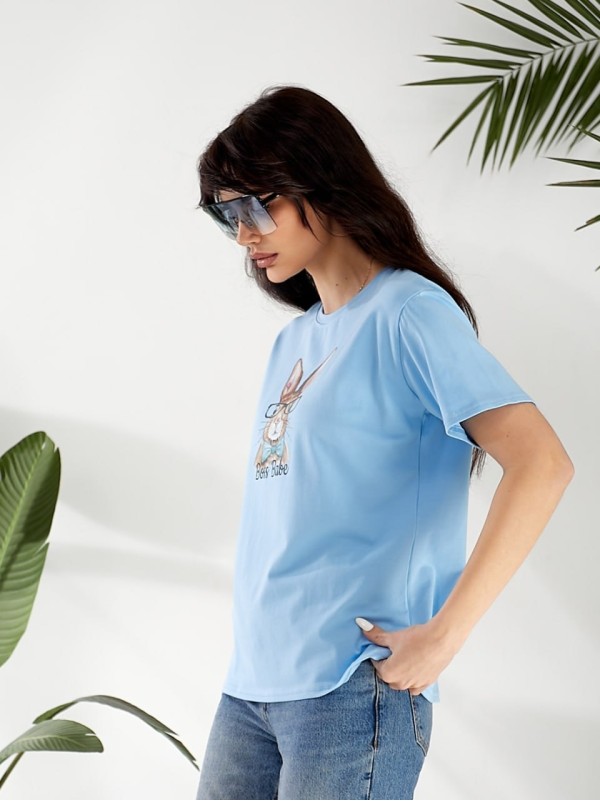 Базова жіноча футболка з малюнком блакитного кольору 32546
