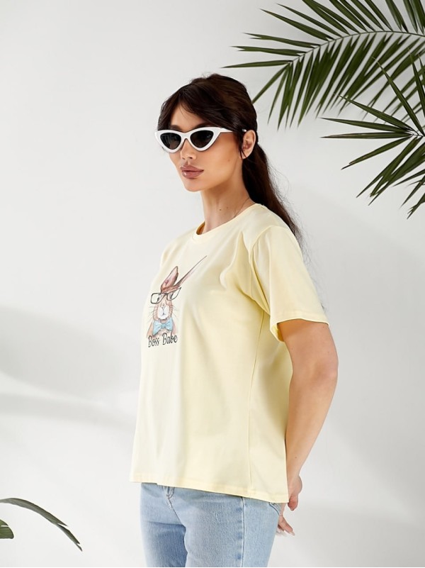 Базова жіноча футболка з малюнком жовтого кольору 32548