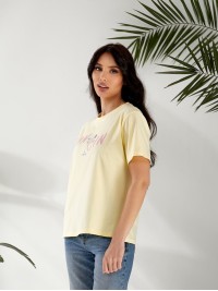 Жіноча футболка з малюнком жовтого кольору 32549
