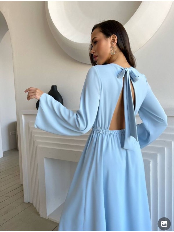 Легка сукня міді з відкритою спинкою блакитного кольору 32562