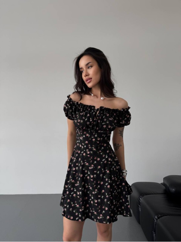 Легка сукня міні з розрізом чорного кольору 32582