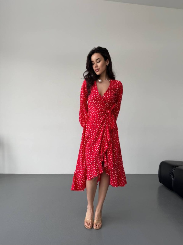 Легка сукня міді на запах у горох червоного кольору 32584