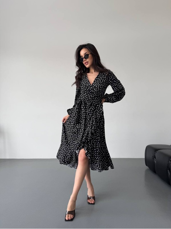 Легка сукня міді на запах у горох чорного кольору 32585