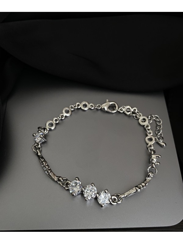 Браслет з камінчиками срібного кольору замок карабін 32603