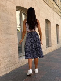 Легка спідниця міді на запах синього кольору 32625