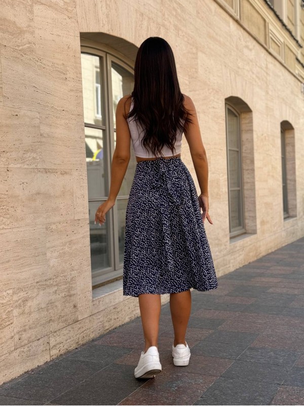 Легка спідниця міді на запах синього кольору 32625