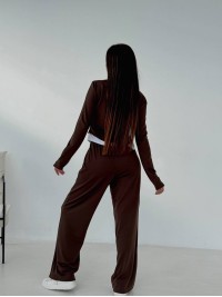 Жіночий прогулянковий костюм коричневого кольору 32655