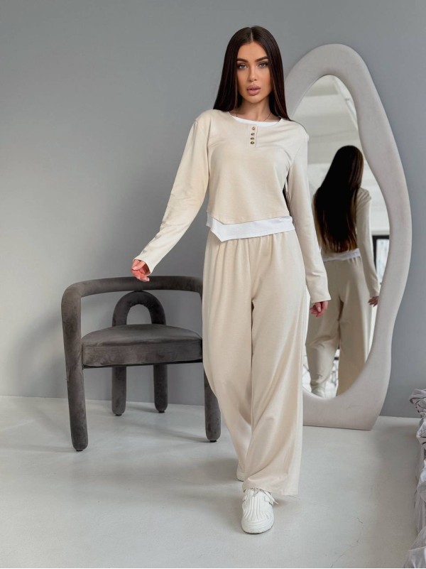 Жіночий прогулянковий костюм бежевого кольору 32656