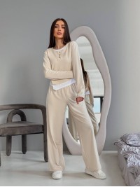 Жіночий прогулянковий костюм бежевого кольору 32656