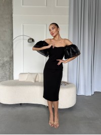 Вечірня сукня міді з ажурним рукавом чорного кольору 32659