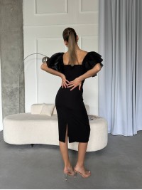 Вечірня сукня міді з ажурним рукавом чорного кольору 32659