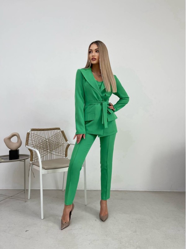 Жіночий стильний костюм-трійка зеленого кольору 32701