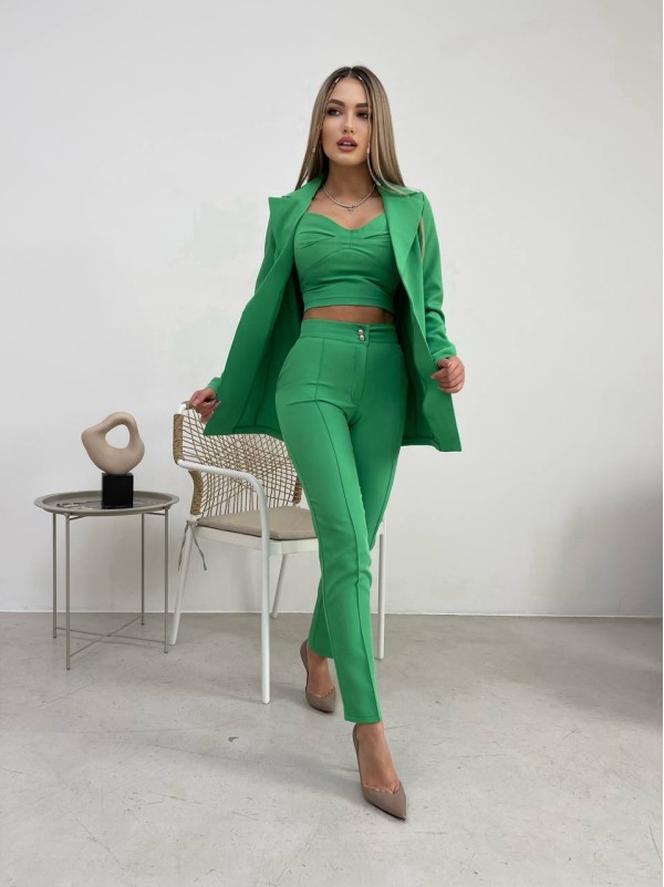 Жіночий стильний костюм-трійка зеленого кольору 32701
