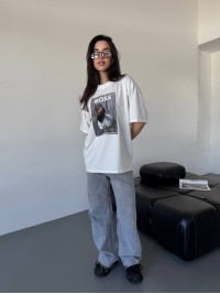 Базова футболка з написом молочного кольору 32712