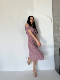 Легка сукня з розрізом у горох пудрового кольору 32717