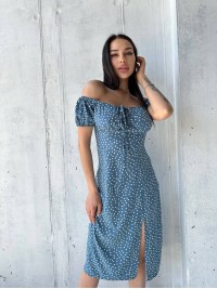 Легка сукня з розрізом у горох блакитного кольору 32718