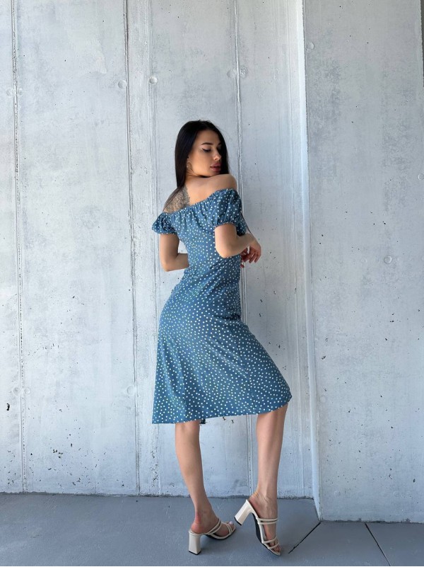 Легка сукня з розрізом у горох блакитного кольору 32718