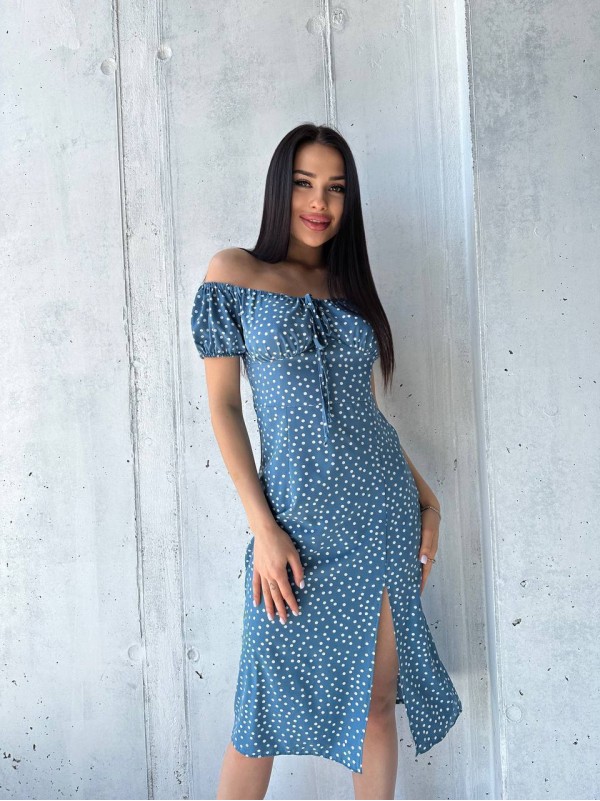 Легка сукня з розрізом у горох блакитного кольору 32718