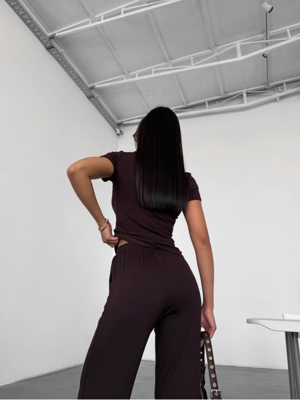 Жіночий легкий прогулянковий костюм коричневого кольору 32719