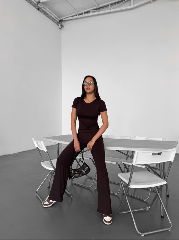 Жіночий легкий прогулянковий костюм коричневого кольору 32719