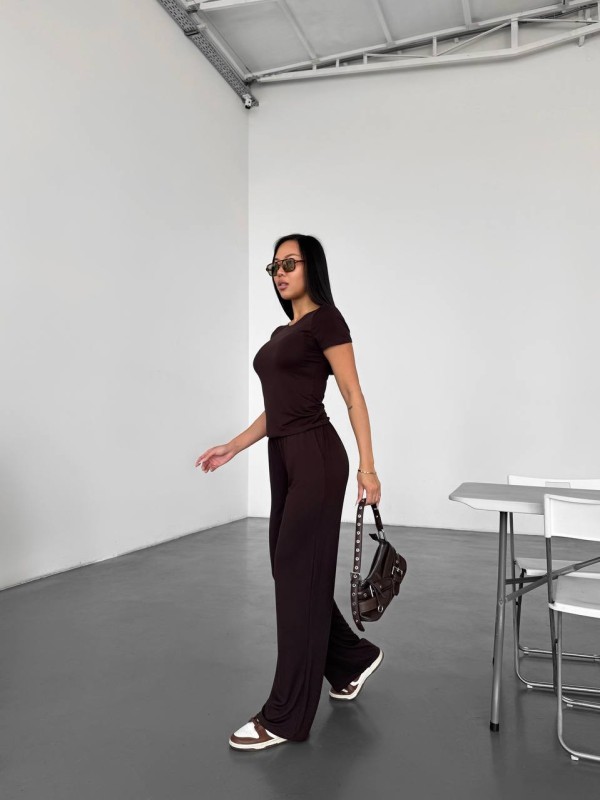 Жіночий легкий прогулянковий костюм коричневого кольору 32719