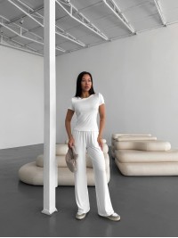 Жіночий легкий прогулянковий костюм молочного кольору 33569