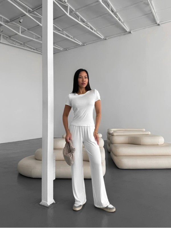 Жіночий легкий прогулянковий костюм молочного кольору 33569