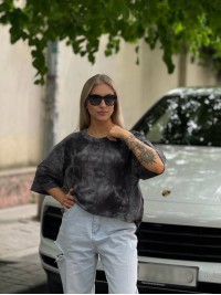 Жіноча футболка з жовтим написом графітового кольору 32727