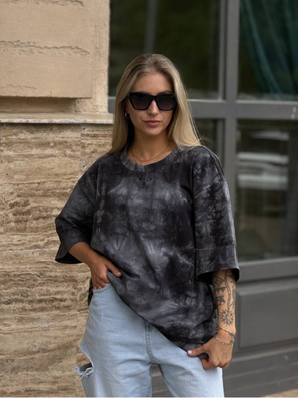 Жіноча футболка з жовтим написом графітового кольору 32727