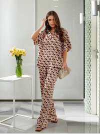 Жіночий шовковий костюм із блузою пудрового кольору 32785