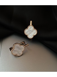 Сережки біла конюшина золотого кольору англійський замок 32809