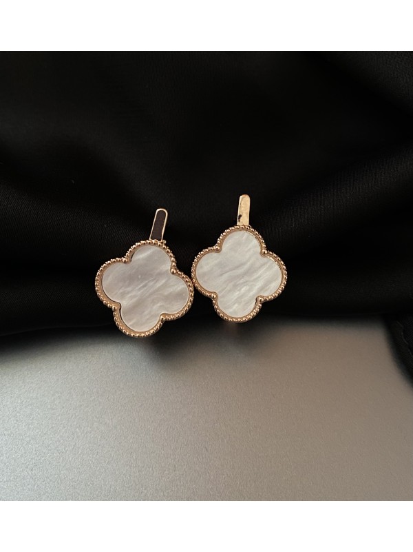 Сережки біла конюшина золотого кольору англійський замок 32809