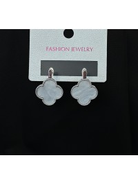 Сережки біла конюшина срібного кольору англійський замок 32810