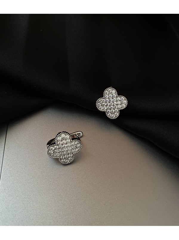 Сережки Конюшина з камінням срібного кольору англійський замок 32811