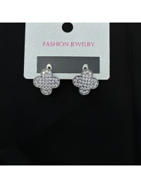 Сережки Конюшина з камінням срібного кольору англійський замок 32811