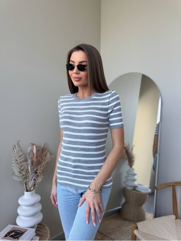 Жіноча футболка в рубчик, у смужку сiрого кольору 32845