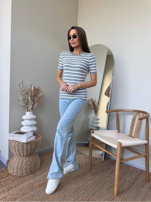 Жіноча футболка в рубчик, у смужку сiрого кольору 32845