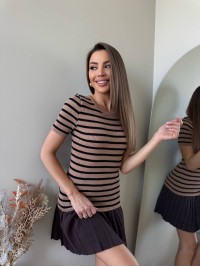 Жіноча футболка в рубчик, у смужку коричневого кольору 32846