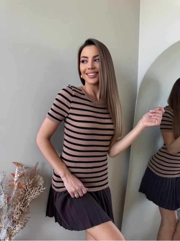 Жіноча футболка в рубчик, у смужку коричневого кольору 32846