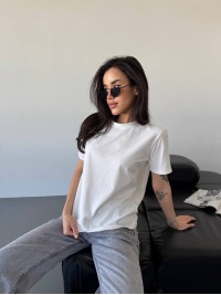 Однотонна базова футболка молочного кольору 32857