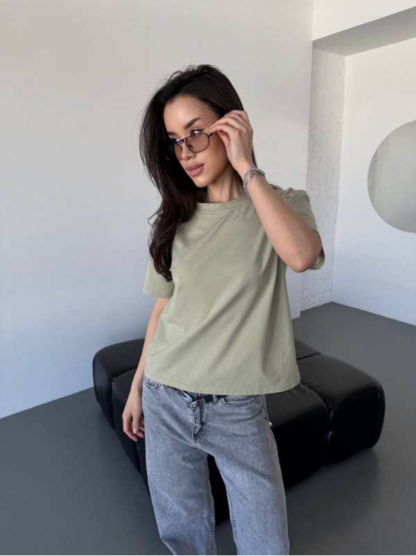 Однотонна базова футболка оливкового кольору 32858